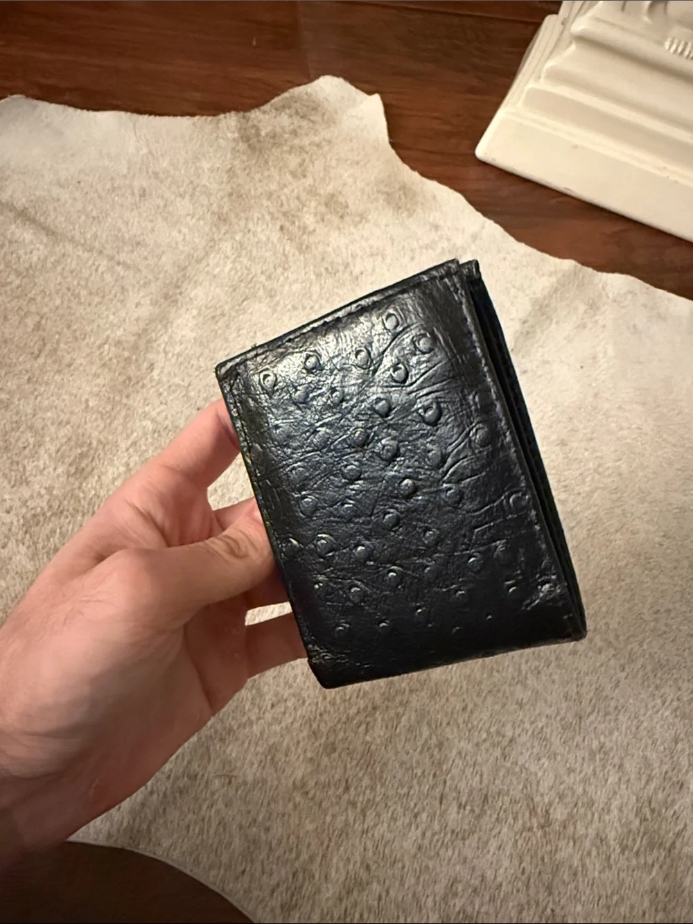 Men's Black Genuine Leather Ostrich Embossed Bifold Wallet